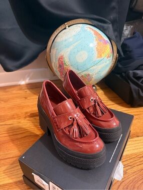Women's Converse Tassel Platform Loafers in Burgundy